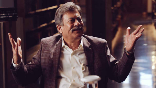 'केजीएफ: चैप्टर 1' में पत्रकार आनंद इंगलागी के रोल में अनंत नाग।