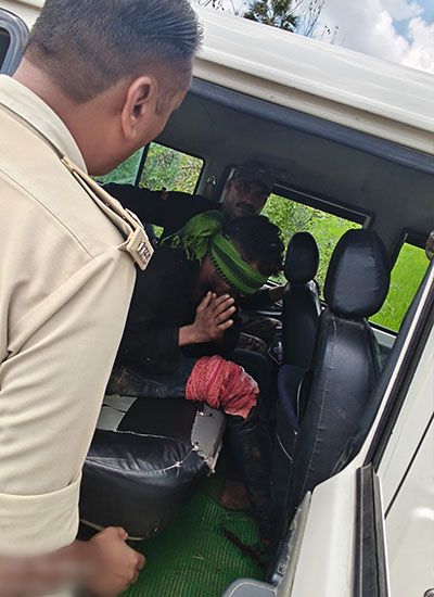 Image taken while the accused was being taken to the hospital after the encounter. Nandan Yadav was seen with folded hands.