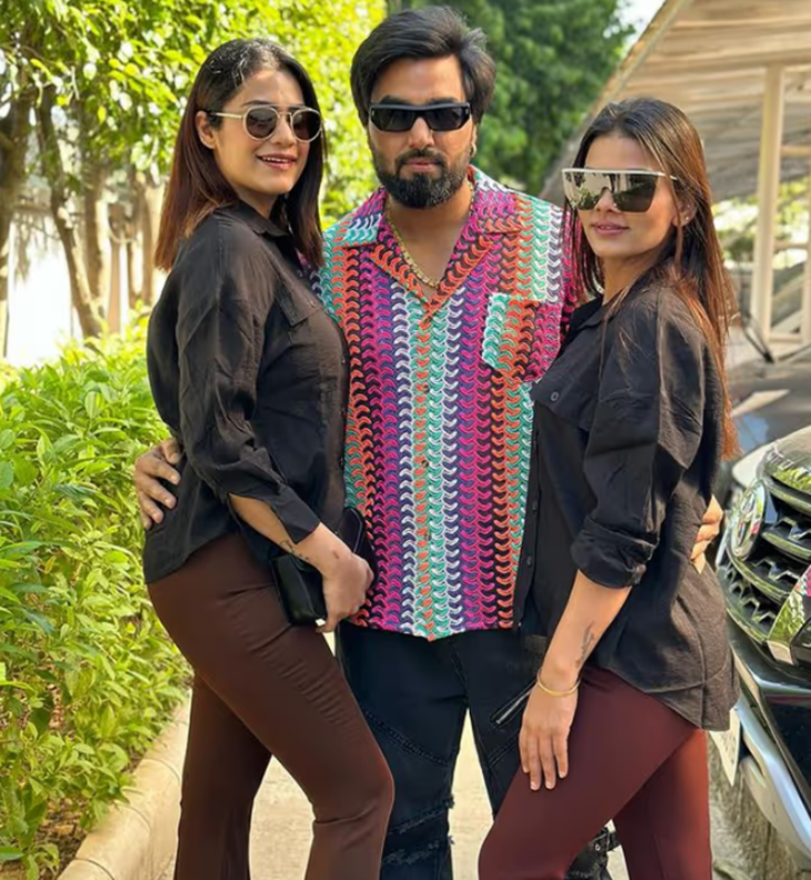 दोनों पत्नियों के साथ यूट्यूबर अरमान मलिक।- फाइल फोटो