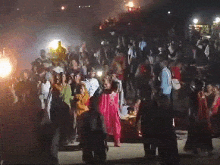 कई राज्यों से श्रद्धालु यहां पहुंचे है।