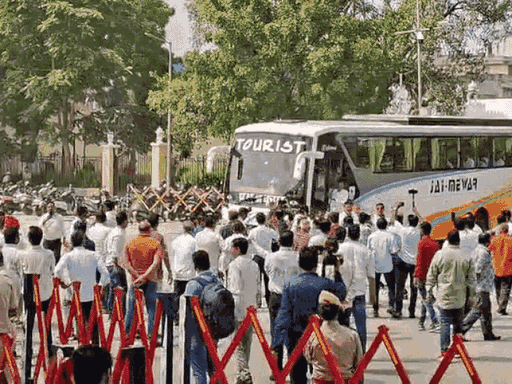 संभावना हैं कि दोनों ही पार्टियों के पार्षद दोपहर 2:30 बजे बाद वोटिंग के लिए निगम में पहुंचेगे। दोपहर 4 बजे तक रिजल्ट आने की पूरी संभावना है।