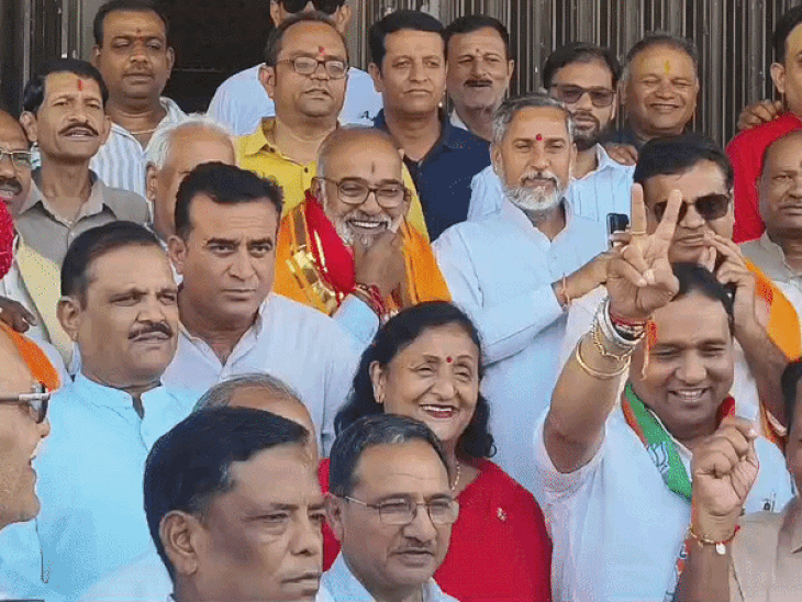 बीजेपी से डिप्टी मेयर के लिए दिनेश भट‌्ट ने नामांकन किया, उनका बनना तय हैं।