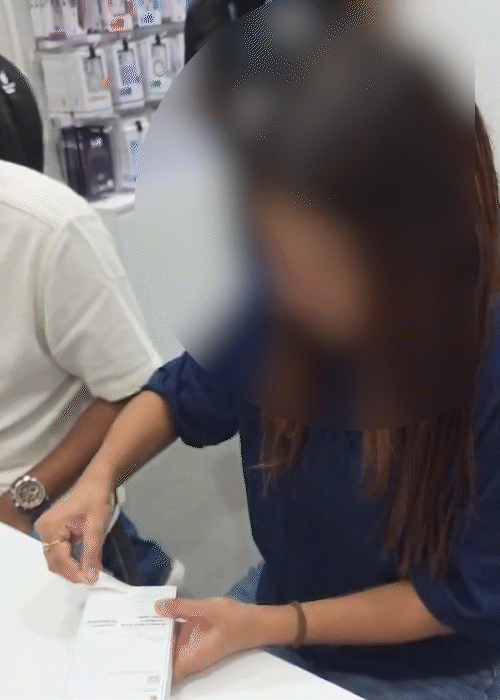 पीड़ित महिला ने तीन दिन पहले ही आईफोन 18 प्रो खरीदा था। उस दिन अनबॉक्सिंग का वीडियो भी बनाया था।