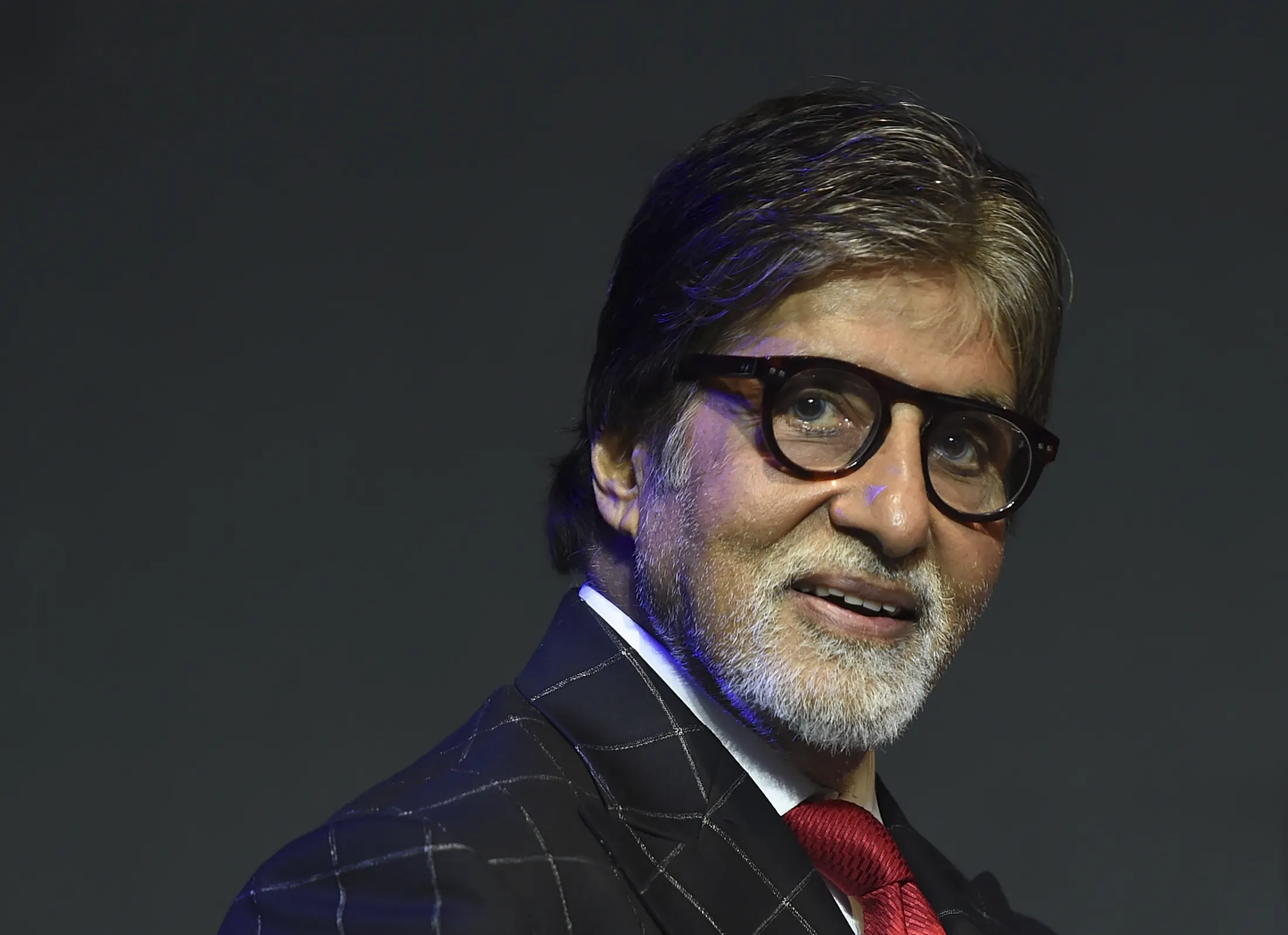 अमिताभ कंपनियों और रियल एस्टेट सेक्टर में भारी इन्वेस्टमेंट्स करते हैं।