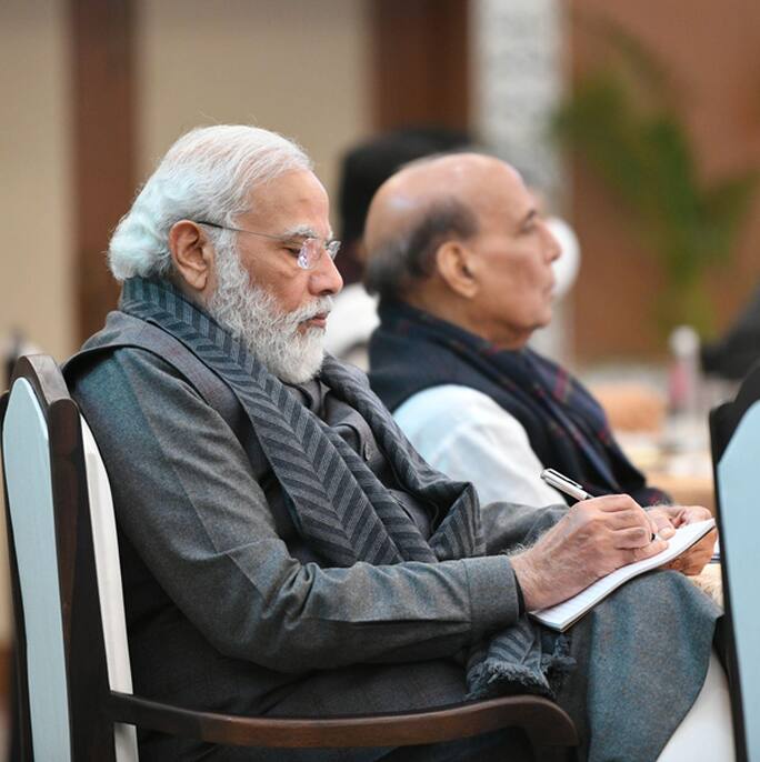 2021 के चिंतन सत्र में पीएम मोदी प्रेजेंटेशन के दौरान नोट्स लिखते देखे गए थे।