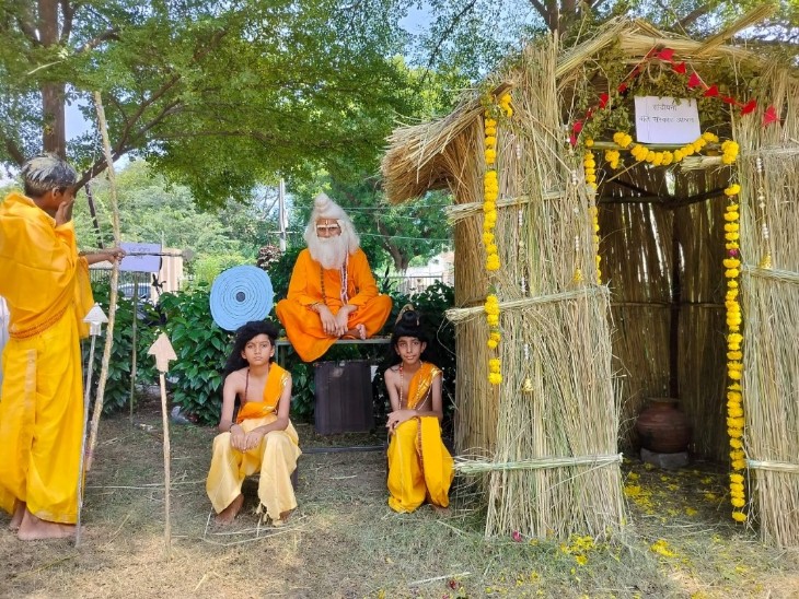 लोक संस्कृति से जुड़े कार्यक्रमों के दौरान प्राचीन व्यवस्था का मंचन किया गया