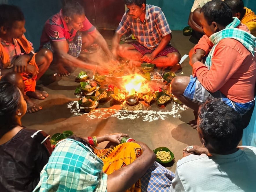 बस्तर में ग्रामीणों ने किया स्वागत, शुद्धिकरण करवाकर मूल धर्म में करवाई वापसी|जगदलपुर,Jagdalpur - Dainik Bhaskar
