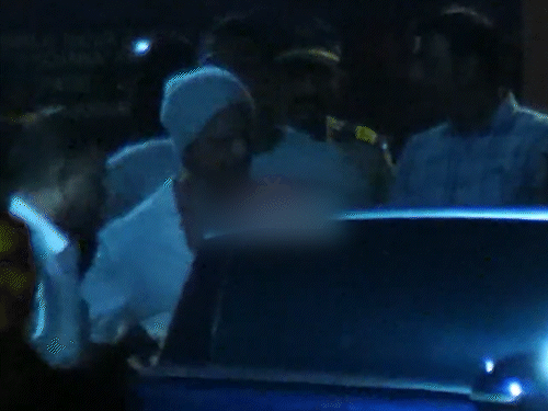Shahrukh Khan arrived for the last darshan.