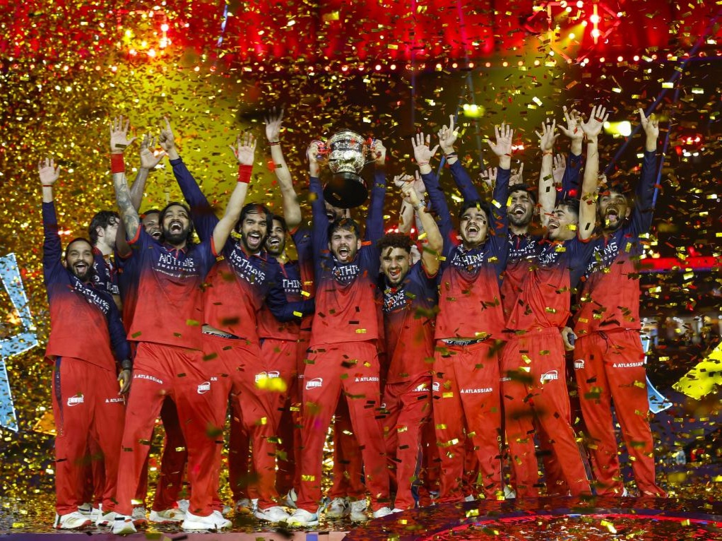 IPL की पिछले दो बार की चैंपियन रॉयल चैलेंजर्स बेंगलुरु है।   - Dainik Bhaskar