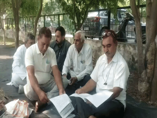 पानीपत के हर्बल पार्क में जुटे गेस्ट टीचर। - Dainik Bhaskar