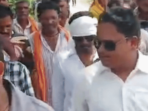ग्रामीणों ने SECL मानिकपुर CGM और कलेक्टर को सौंपा ज्ञापन