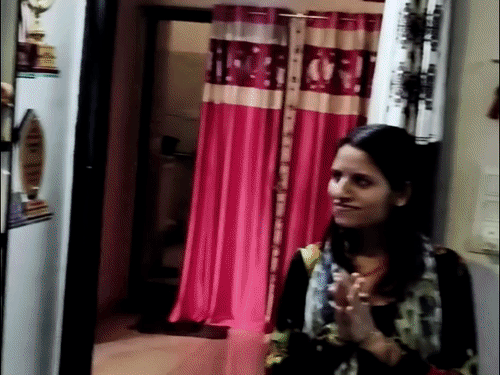 जय की जीत के बाद मां भावुक हुईं।