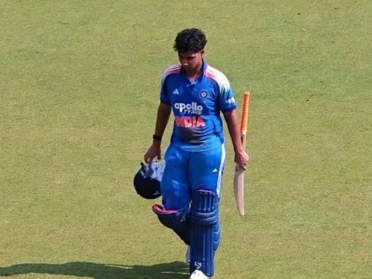 આર્યવીરે 34 રનની ઇનિંગમાં 5 ચોગ્ગા ફટકાર્યા.