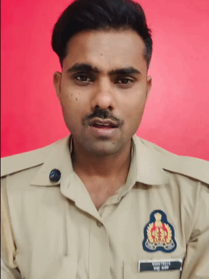 देवेंद्र कहते हैं कि मैंने बदहाल व्यवस्थाओं के वीडियो सोशल मीडिया पर डाले हैं। कई पुलिसकर्मी कमेंट में मुझे सपोर्ट कर रहे।