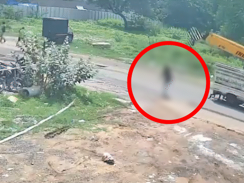 Ahmedabad Student Death | College Girl Crushed By Crane Video