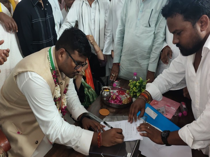 आज नगर परिषद के नवनियुक्त चेयरमैन मयंक गोयल ने पदभार ग्रहण किया।