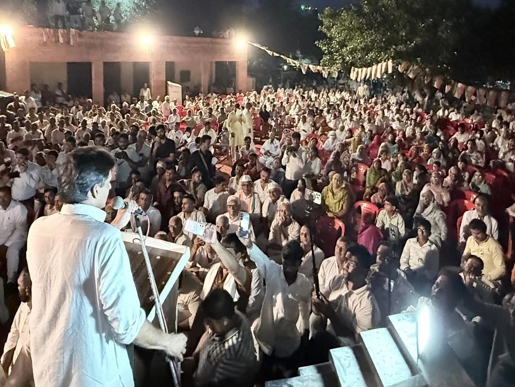 बवानीखेड़ा में आयोजित कार्यकर्ता सम्मेलन को संबोधित करते हुए सांसद दीपेंद्र सिंह हुड्डा।