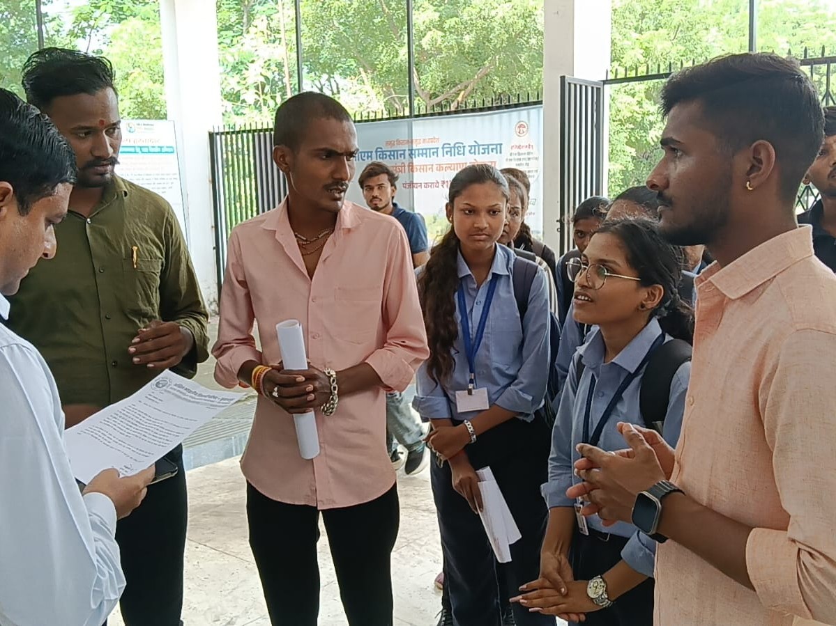बोरसर से कॉलेज तक नियमित बस की मांग, ABVP ने प्रशासन को सौंपा ज्ञापन।