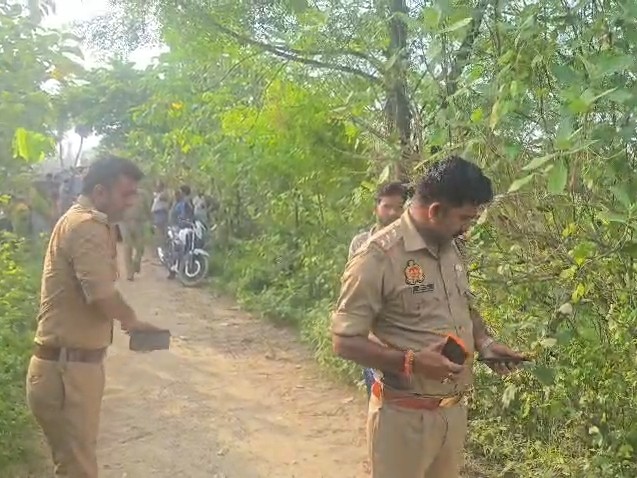 पुलिस को शव के गले में दुपट्टा फंसा मिला था और पास नशीले इंजेक्शन पड़े मिले थे।