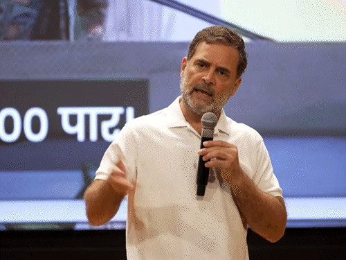 राहुल गांधी ने कांग्रेस मुख्यालय में गुरुवार को प्रेस कॉन्फ्रेंस की। - Dainik Bhaskar