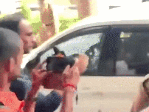 मोहाली के पुडा भवन से ED की टीम रवाना हो गईं। इससे पहले आम आदमी पार्टी ने प्रदर्शन किया था। - Dainik Bhaskar
