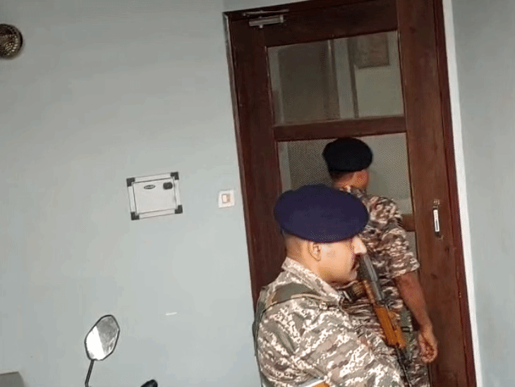 बुधवार दोपहर को टीम पंजाब के मंत्री के भांजे के घर पहुंची थी।