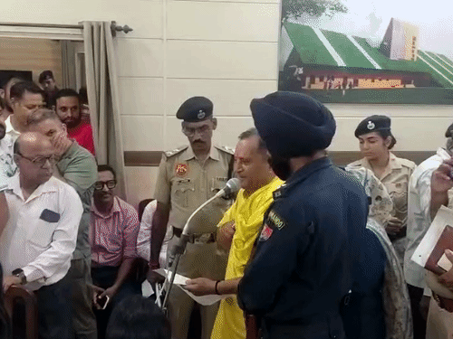 FIR दर्ज नहीं होने पर फिर जनसुनवाई में पहुंचे पंडित अजय कुमार।