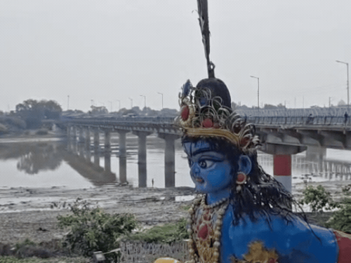 आगरा में गुरुवार सुबह से सूरज की लुका-छुपी चल रही है।