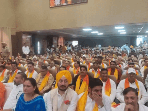 कार्यक्रम में पहुंचे विभिन्न संस्थाओं के प्रतिनिधि।
