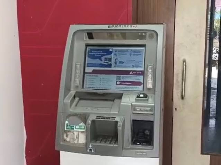 रिजर्व बैंक ने सभी शाखाओं, कार्यालयों, एटीएम-लिंक ब्रांचों और करेंसी चेस्ट्स को इस दिन पूरी तरह चालू रखने की मंजूरी दी है।