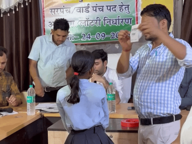 नदबई में 42 सरपंच पद के आरक्षित वर्ग की लॉटरी निकाली गई।