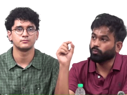 कॉकरोच जनता पार्टी के फाउंडर अभिजीत दीपके ने गुरुवार को दिल्ली में प्रेस कॉन्फ्रेंस की। - Dainik Bhaskar