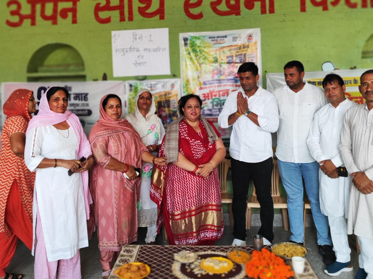 रोहतक के बहलबा में आयोजित हुआ आंगन मिलन कार्यक्रम, छह माह के बच्चों का कराया गया अन्नप्राशन