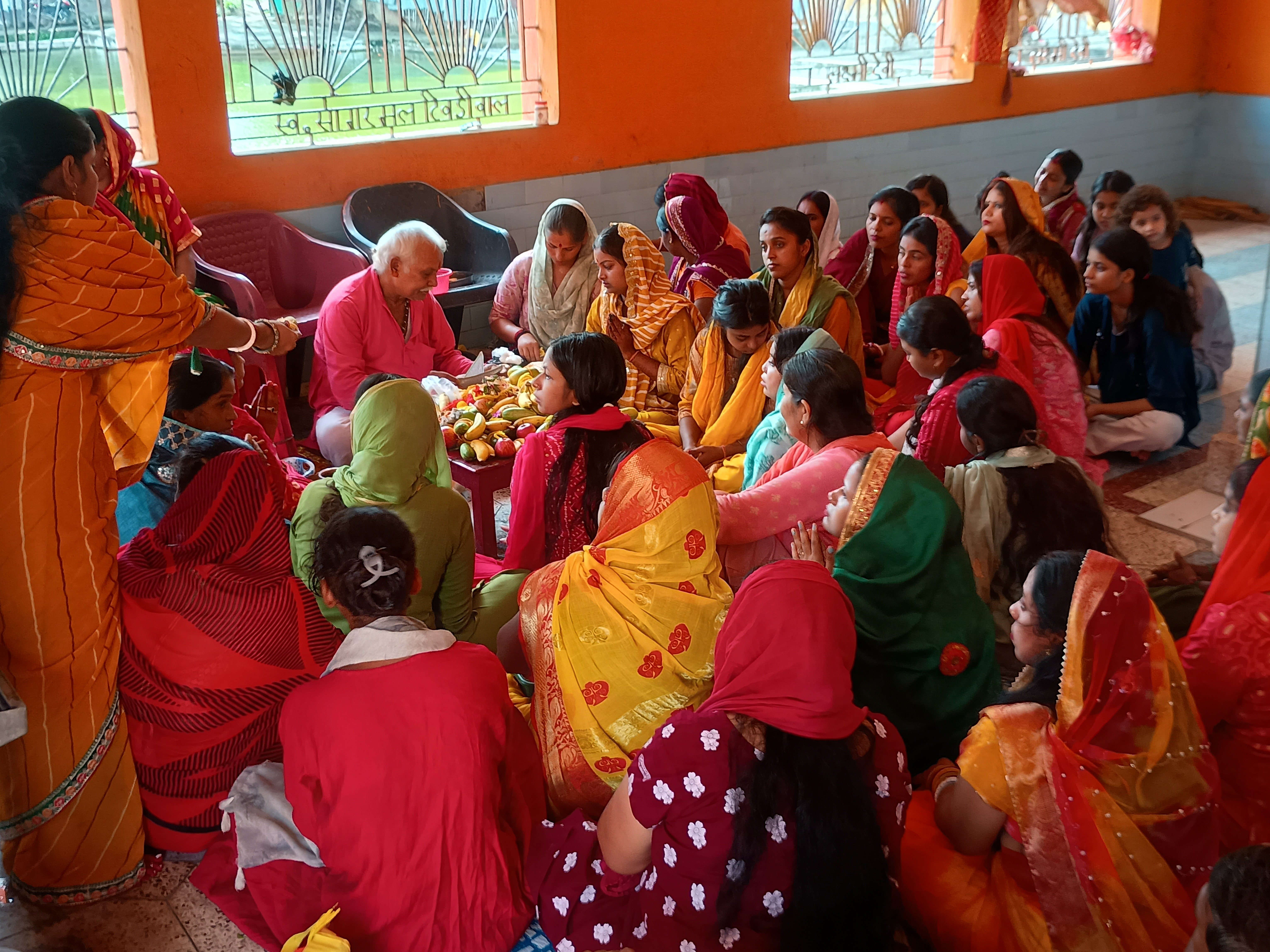 पाकुड़ में श्रद्धालुओं ने भगवान विष्णु की पूजा कर अनंत सूत्र बांधा, पुरोहित ने सुनाई कथा|पाकुड़,Pakur - Dainik Bhaskar