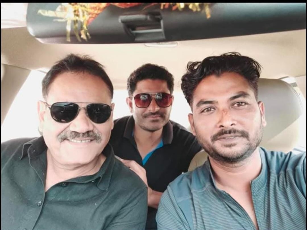 बालाघाट के युवाओं के साथ मुश्ताक।
