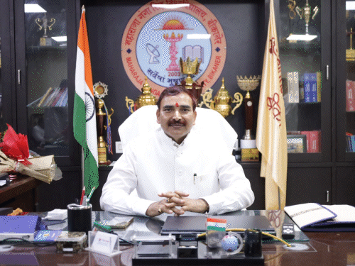 कुलपति प्रोफेसर नरसीराम बिश्नोई ने आज विश्वविद्यालय में अपना पदभार गृहण कर लिया है। - Dainik Bhaskar