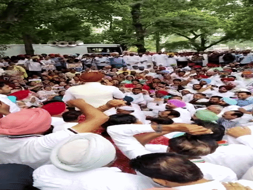 राजा वड़िंग लगा रहे नारे- ‘वोटां कटन वाले ज्ञानेश कुमार गिरफ्तार हों’।