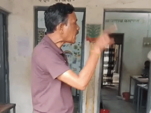 भांठापारा भुईगांव स्कूल में वायरल वीडियो के बाद जांच के निर्देश।