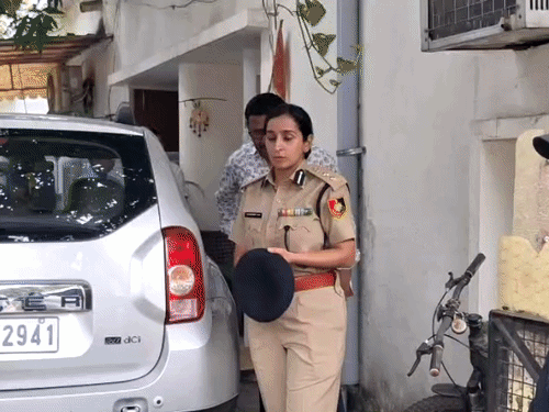 चंडीगढ़ की एसएसपी कंवरदीप कौर ने कहा कि जांच की जा रही है।