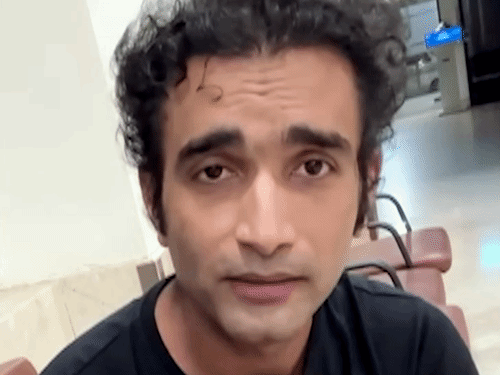 मुश्ताक खान के छोटे बेटे मोहसिन निर्देशक और निर्माता हैं।