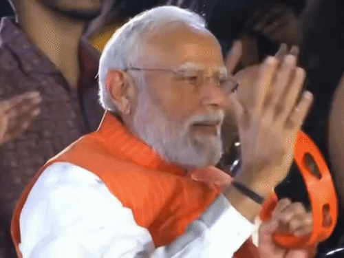 Bhajan Clubbing With PM Modi