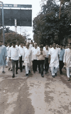 विधायक छोटेलाल वर्मा की शव यात्रा पूरी हो चुकी है। आगरा विभव नगर से शव को फतेहाबाद नगला देव हंस ले जाया गया है। यहां उनके अंतिम संस्कार की तैयारी चल रही है।
