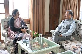 सोलन-सिरमौर जाने से पहले आज सुबह के वक्त प्रदेश कांग्रेस प्रभारी रजनी पाटिल से मुलाकात करते हुए सीएम सुक्खू।