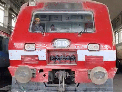 गुजरात के मेहसाणा और साबरमती के बीच ट्रेन का 2000 किमी से ज्यादा का हुआ सफल ट्रॉयल। - Dainik Bhaskar