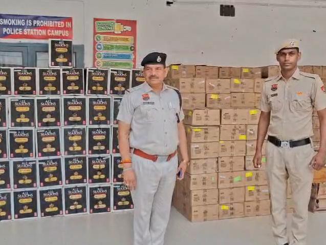 पंखों के नीचे छिपाई, गुजरात पहुंचाई जानी थी, एक्सीडेंट में हुई मैकेनिक की मौत|बावल,Bawal - Dainik Bhaskar