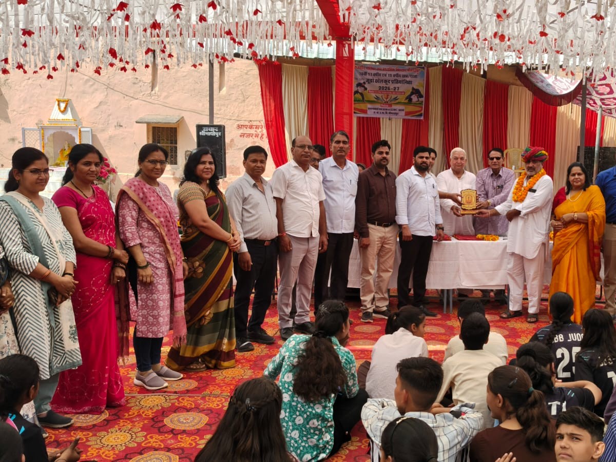 प्रतियोगिता के विजेताओं को सम्मानित किया गया।
