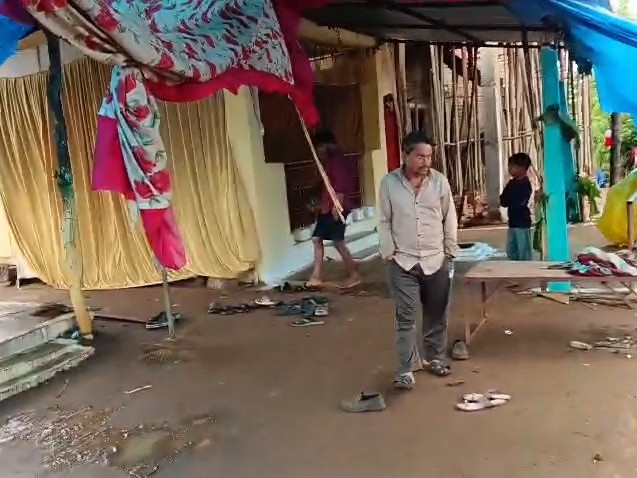 इसी जगह पर तार टूटने से करंट फैला।