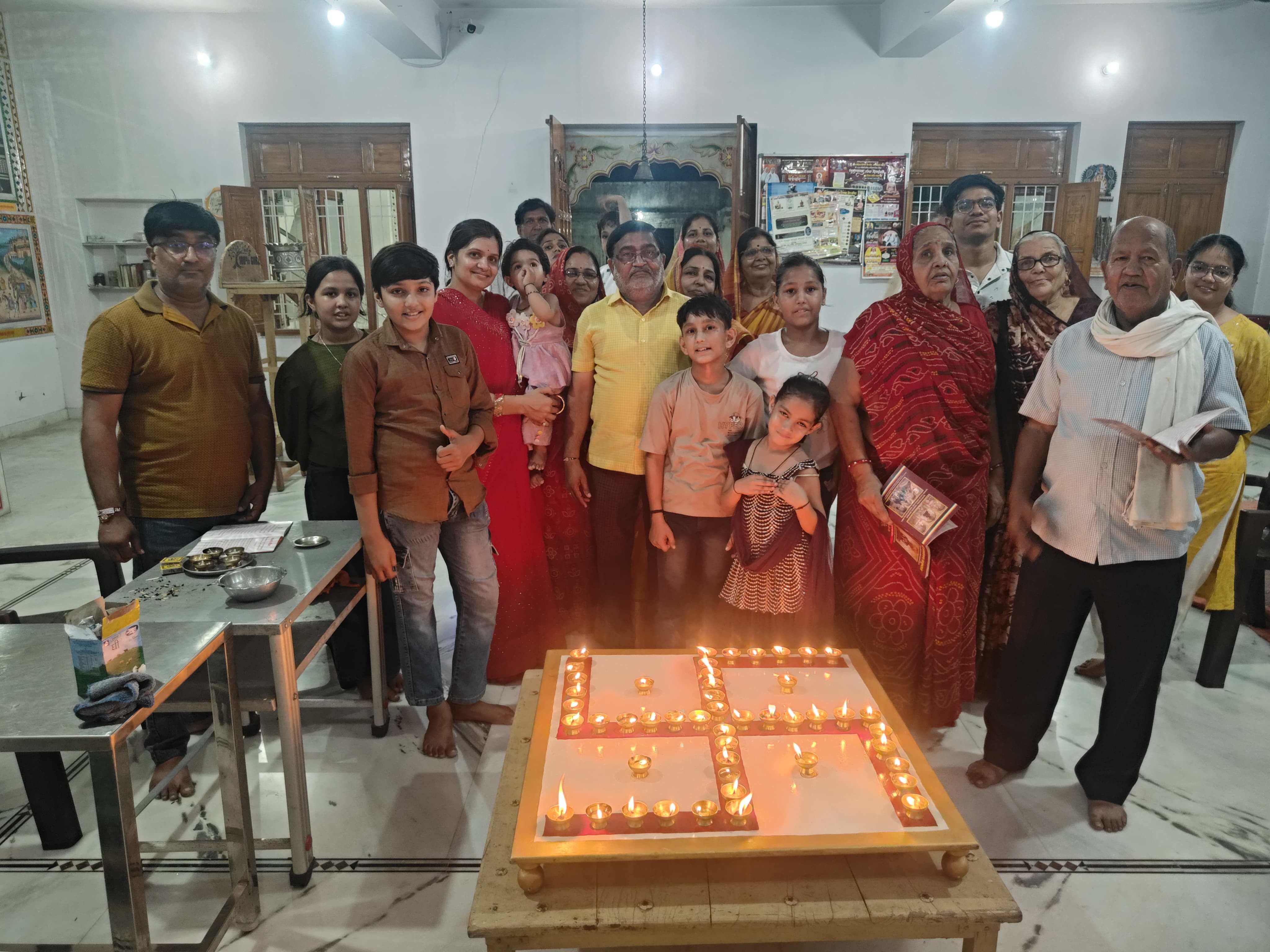 श्रद्धालुओं ने अभिषेक और भक्तामर स्तोत्र का पाठ किया|मौजमाबाद (जयपुर),Mozmabad (Jaipur) - Dainik Bhaskar