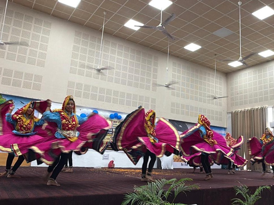 छात्राओं को हिंदी नाटक, हरियाणवी नृत्य का प्रशिक्षण मिला; गगन हरियाणवी मुख्य अतिथि रहे|गोहाना,Gohana - Dainik Bhaskar