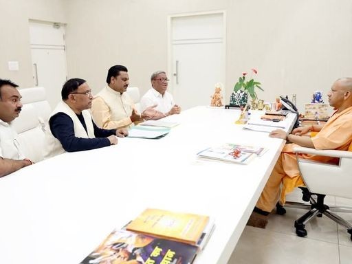 संभल में मंदिर-मस्जिद बयान पर सियासत गरमाई, AIMIM नेताओं ने प्रशासन से कार्रवाई मांगी।